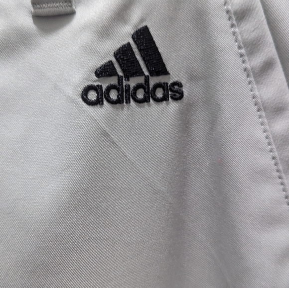 Mens Adidas 3 Stripes Golf Pants Flat Front Gray Black DM3080 Size 32x30 - Picture 3 of 5